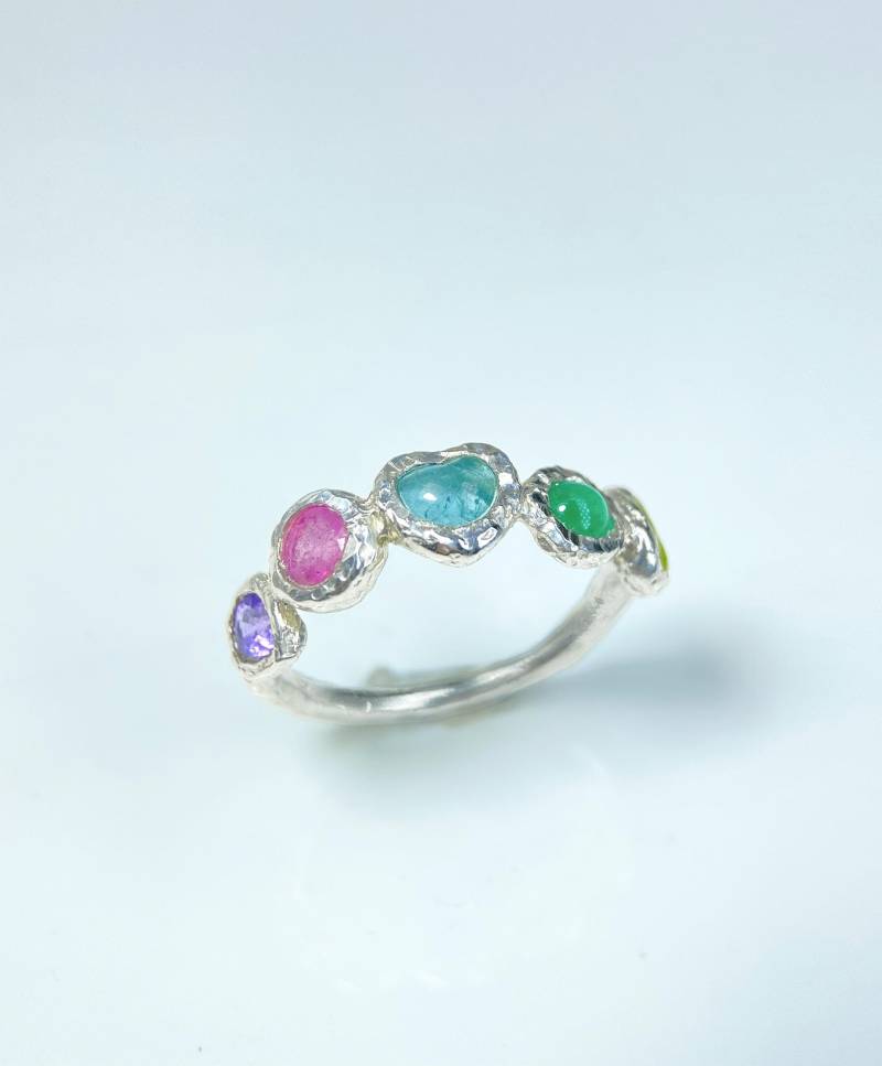 Regenbogen Pastell Eternity Band in Sterling Silber, Geschmückt Mit Turmalin, Saphir, Smaragd & Chrysoberyll, in Lager von RainbowOfBijou