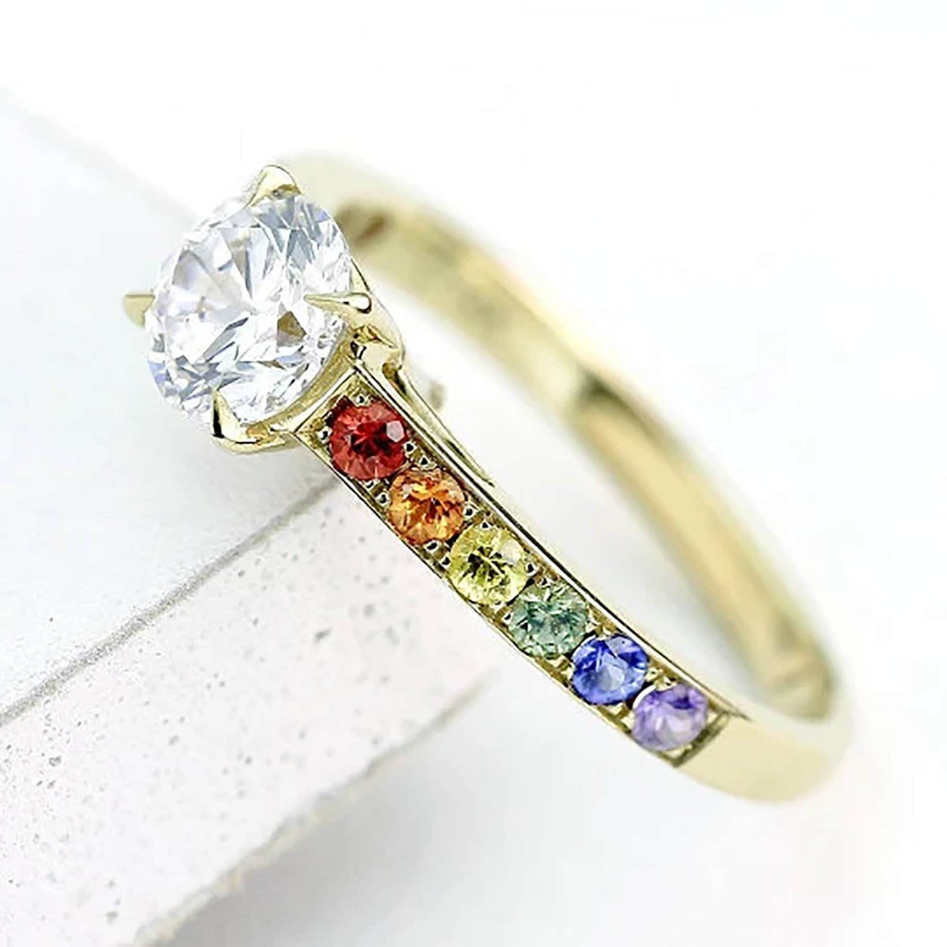 14K Gelbgold Regenbogen Saphir Ring Mit Moissanite Center Stone Größe 6, 7, 5 Us Nur Pre Chrismas Sale Versandfertig Cyber Monday von RainbowSapphires