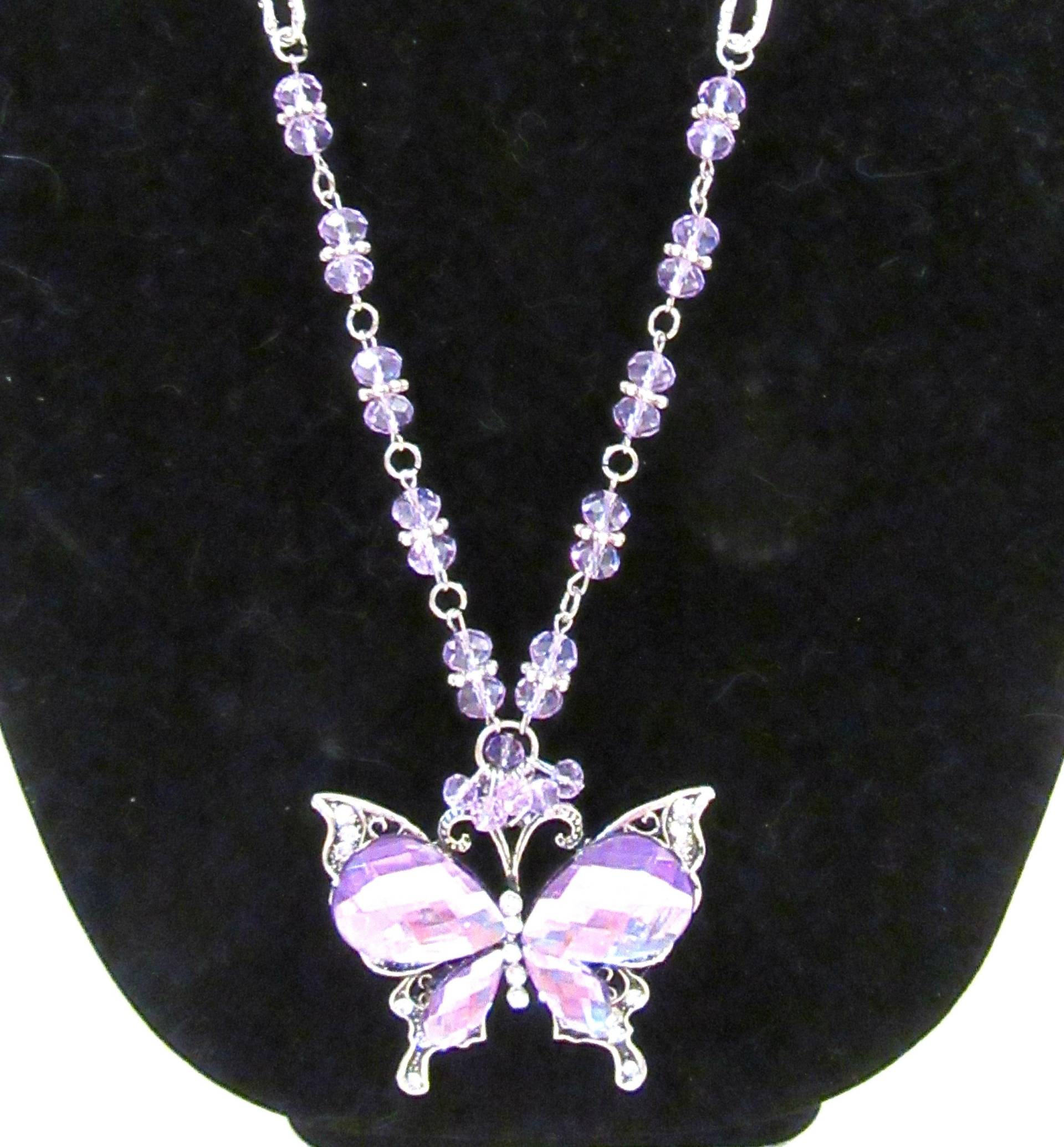 Halsketten Flieder Kristalle, Strass Schmetterling, Imperial 75cms Halsketten Flieder Kristalle, Strass Schmetterling, Imperial 75cms von RainbowofDreamsStore