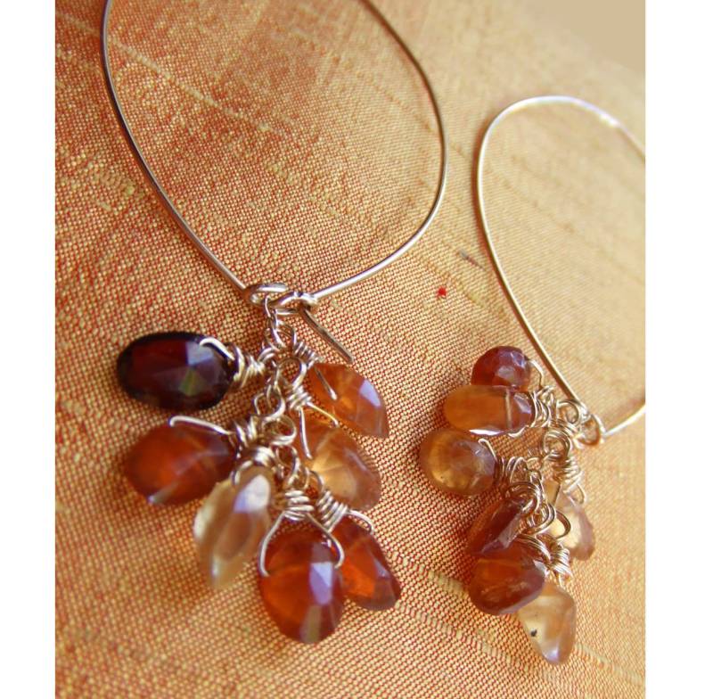 Hessonit Granat Creolen. Große Goldfarbene Edler Schmuck. Handgeschmiedete Goldcreolen. Januar Geburtsstein Hessonit Granat Creolen. Große Goldfarbene Edler Schmuck. Handgeschmiedete Goldcreolen. Januar Geburtsstein von RaindropsJewelry