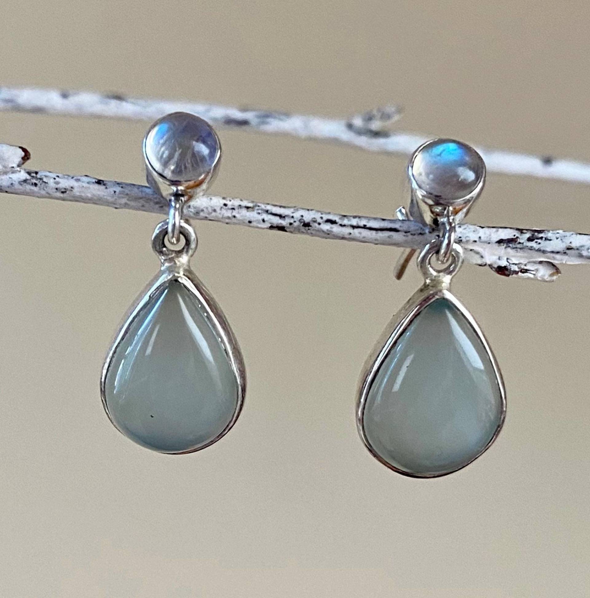 Mondstein & Aqua Chalcedon Sterling Silber Ohrringe. Natürliche Glatte Tropfen Ohrstecker. Feiner Schmuck Mondstein & Aqua Chalcedon Sterling Silber Ohrringe. Natürliche Glatte Tropfen Ohrstecker. Feiner Schmuck von RaindropsJewelry