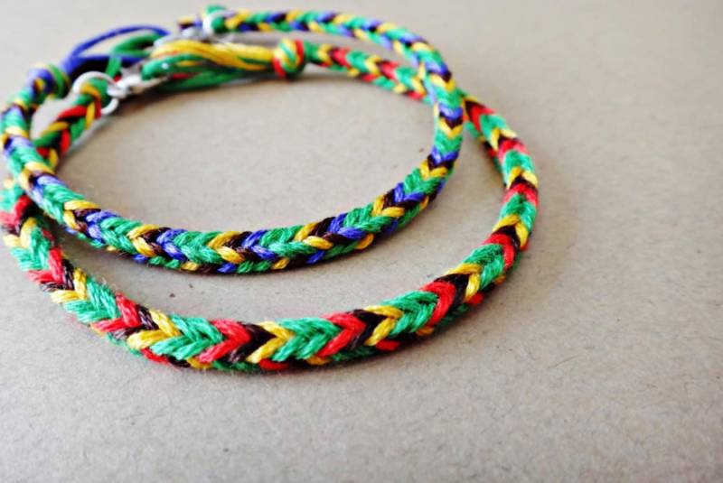 Handgefertigtes Buntes Junior Kinder Bff Freundschaftsarmband Paar Armbänder Matching Paare Pulsera De Pareja Grün Rot Lila Gelb 2Er Set von RainieLoveThings