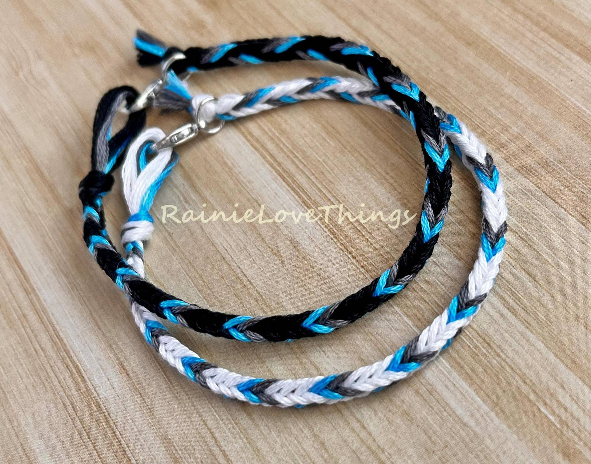 Handgefertigte Paare Matching Armbänder Schwarz Weiß Grau & Blau His & Hers Freundschaftsarmband Pärchen Pulsera De Pareja 2Er Set Handgefertigte Paare Matching Armbänder Schwarz Weiß Grau & Blau His & Hers Freundschaftsarmband Pärchen Pulsera De Pareja 2Er Set von RainieLoveThings