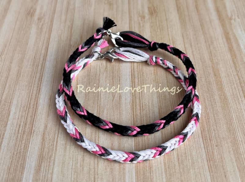 Passende Paare Armbänder, Schwarz Weiß Und Rosa, Freundschaft Armband, Paar Accessoire Set Von 2 von RainieLoveThings