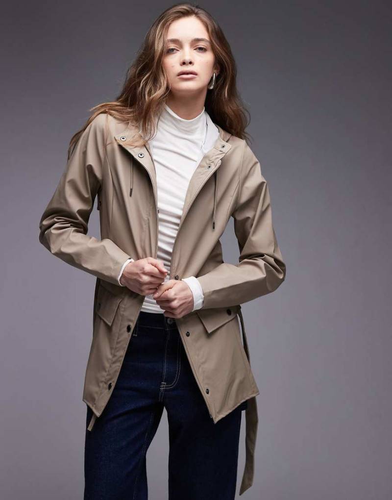 Rains - 12100 Curve - Kurze, wasserdichte Jacke in Beige mit Bindegürtel-Neutral von Rains