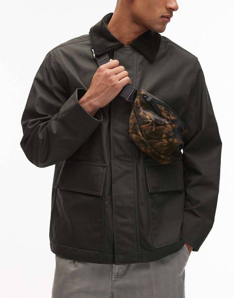 Rains - 13180 Valera - Wasserdichte, kleine Schultertasche in Braun mit schlammigem Muster-Print-Brown von Rains