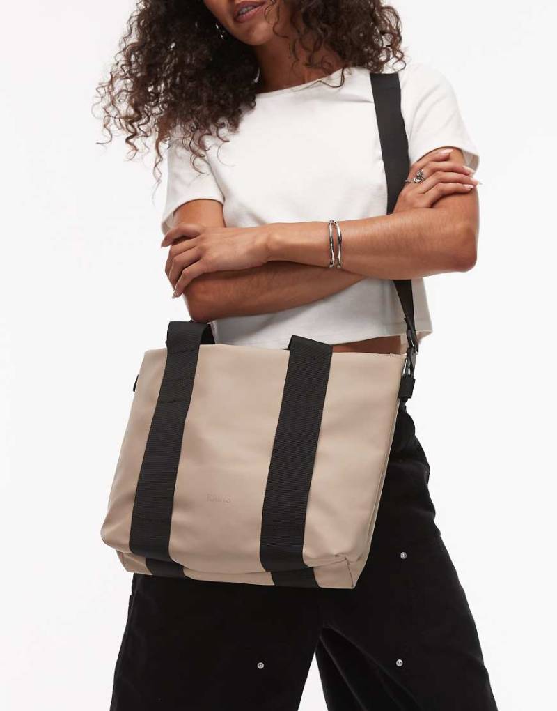 Rains - Wasserdichte kleine Tragetasche in Beige-Neutral von Rains