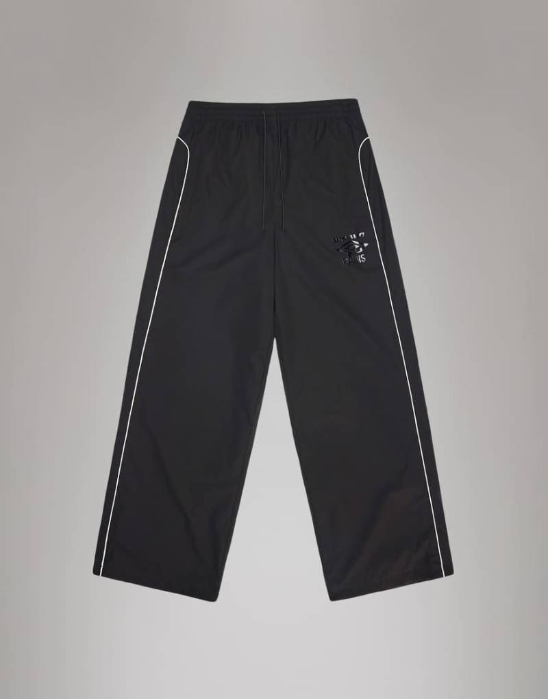 Rains x Umbro - Drill - Locker geschnittene Wide-Leg-Trainingshose aus wasserabweisendem Material in Schwarz von Rains