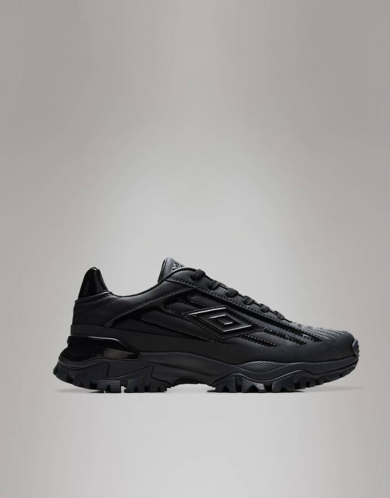 Rains x Umbro - Sneaker in Schwarz mit Logo von Rains
