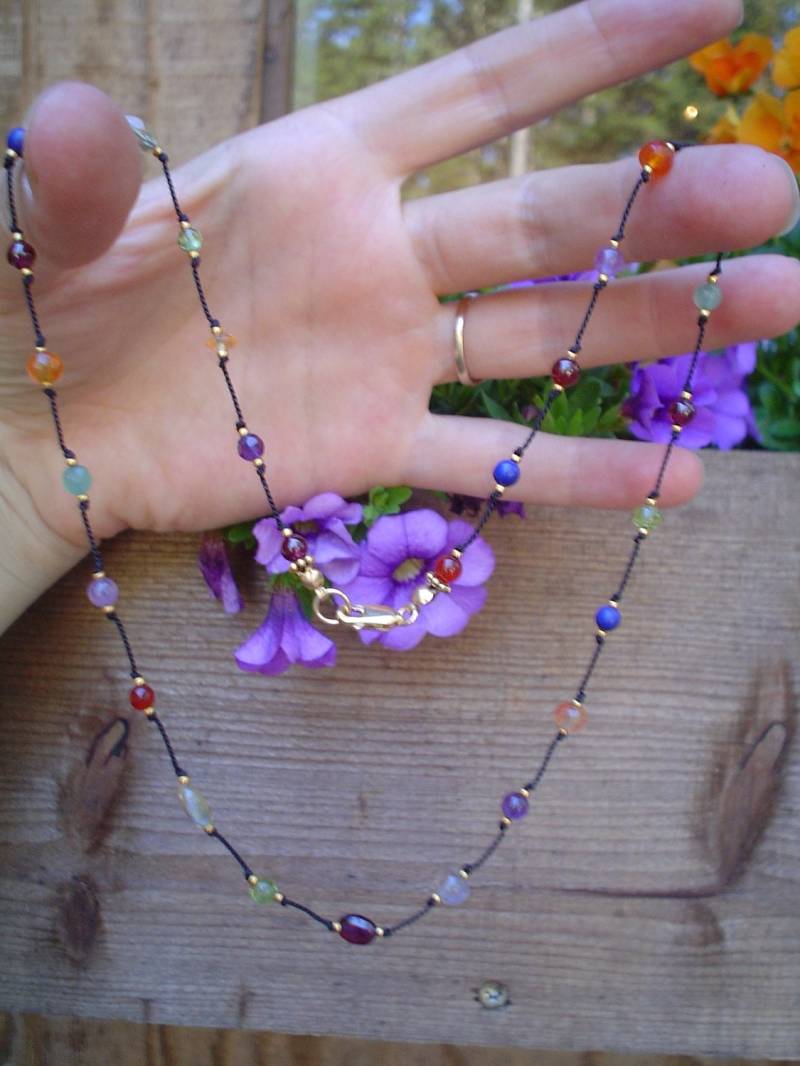 Multi-Edelstein-Halskette, Handgeknüpft Auf Seidenschnur Mit 14 Kgf Akzentperlen Und Verschluss, Von Raintree Beads Multi-Edelstein-Halskette, Handgeknüpft Auf Seidenschnur Mit 14 Kgf Akzentperlen Und Verschluss, Von Raintree Beads von RaintreeBeads