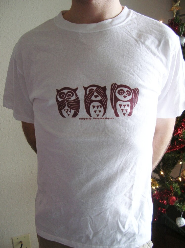 Linolschnitt Drucken, Drucken Relief, Holz Schneiden Original Braun, Sehen Kein Übel, Hören Sprechen Owl, T Shirt, Top, Shirt von RainyPrints