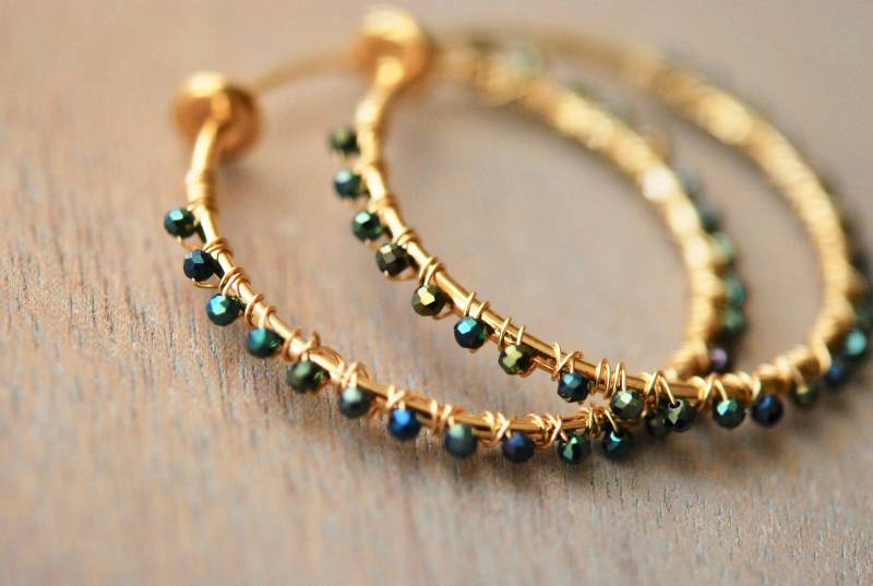 Goldfarbene Creolen Mit Grünem Pyrit Goldfarbene Creolen Mit Grünem Pyrit von RaisasTreasures