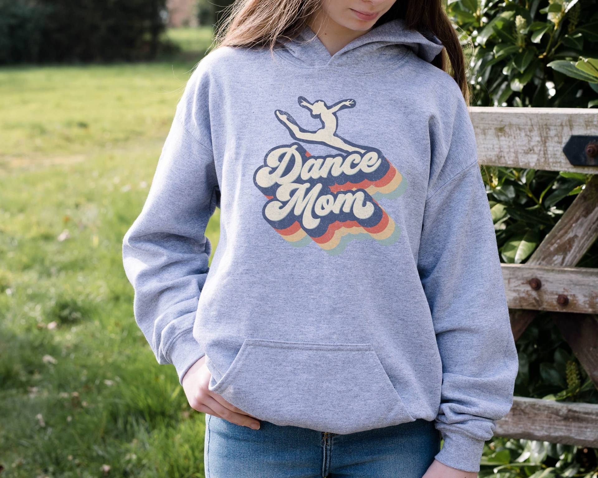 Tanz Mom Hoodie, Mama Sweatshirt, Tanzleben, Leben, Ballett Mama, Tanz, Geschenk Für von RaisingBoysDesigns