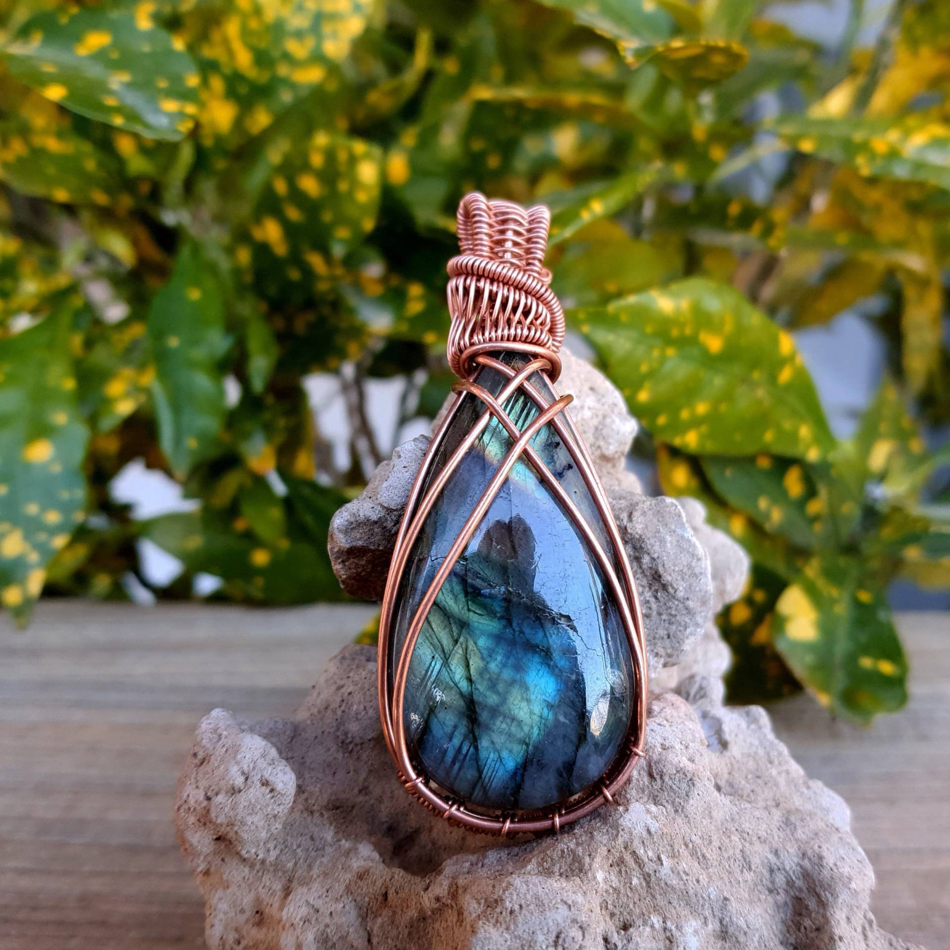 Umwerfender Natürlicher Blauer Labradorit, Wire Wrapped, Labradorit Halskette, Auffälliger Schmuck, Heilkristall von RajLaxmiGems