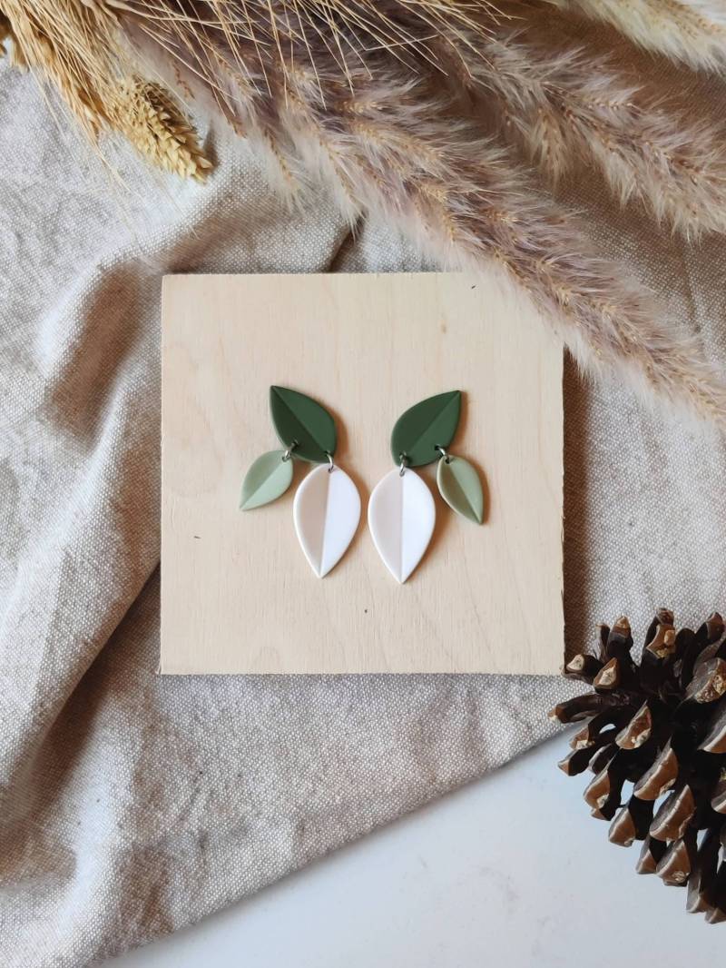 Blatt Ohrstecker in Basilikumgrün, Weiß Und Salbeigrün. Rückstecker Aus Edelstahl. Herbst Inspirierte Ohrringe. Auf Bestellung Gefertigt von Rajanto