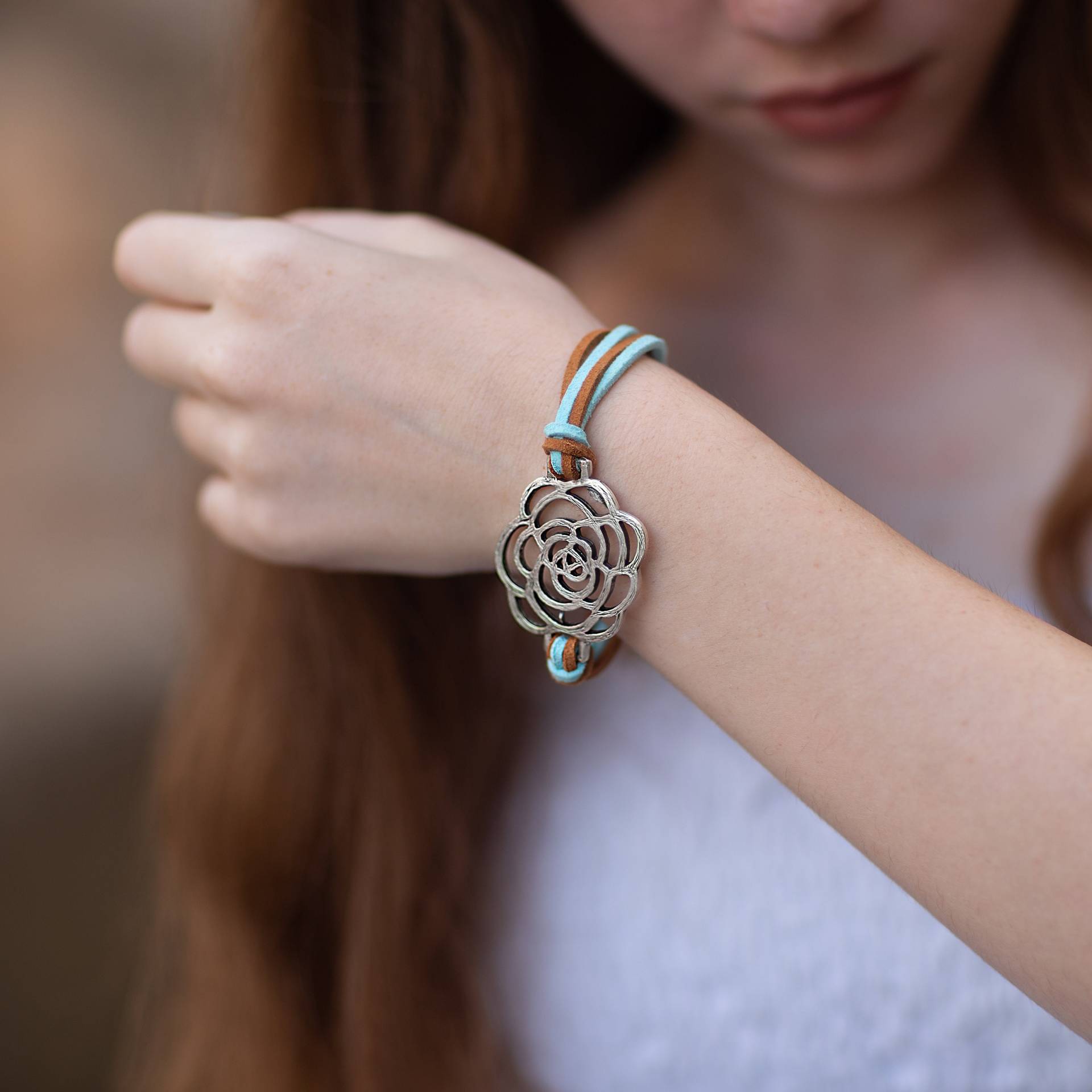 Damen Lederarmband , Statement Armband Silbernes Metall Einzigartiges Damen Lederarmband , Statement Armband Silbernes Metall Einzigartiges von Rakelika