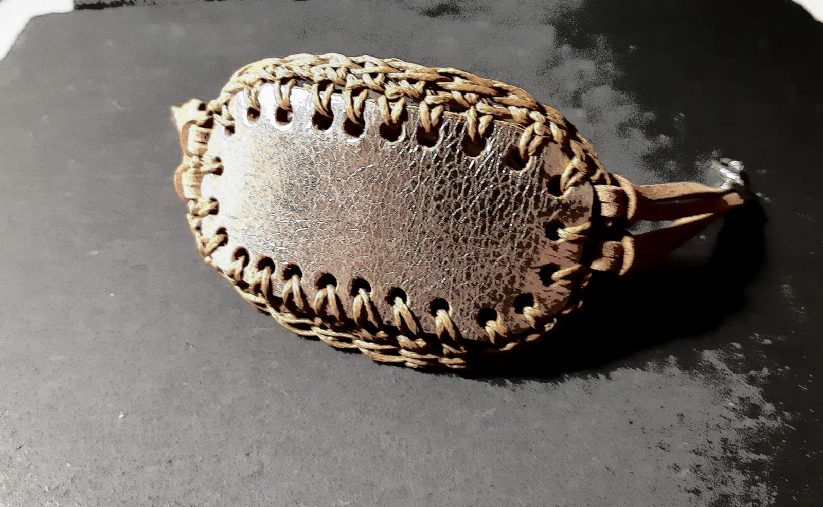 Manschettenarmband , Damen Lederarmband Hellbraunes Statement Armband Einzigartiges Manschettenarmband , Damen Lederarmband Hellbraunes Statement Armband Einzigartiges von Rakelika