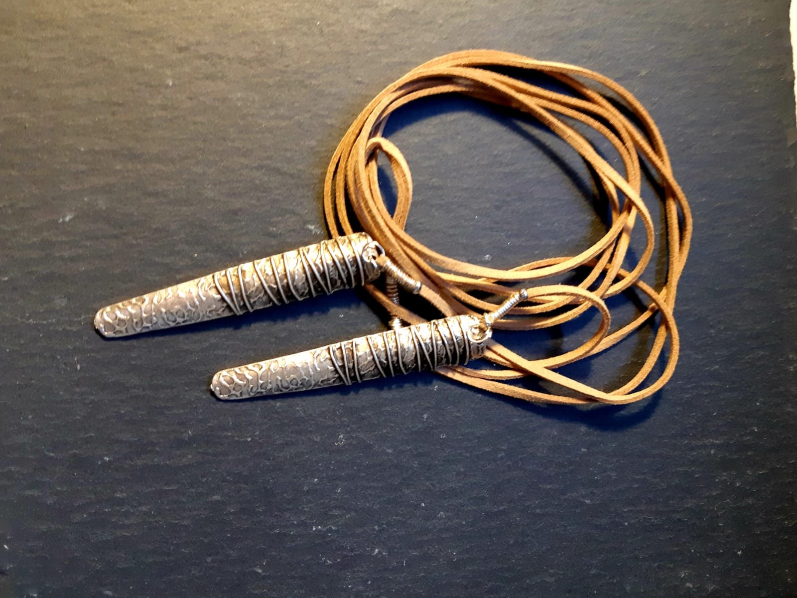 Wickelhalsband, Damen Wildlederimitat-Halskette, Statement-Halskette, Boho-Schmuck, Anhänger-Halskette Wickelhalsband, Damen Wildlederimitat-Halskette, Statement-Halskette, Boho-Schmuck, Anhänger-Halskette von Rakelika