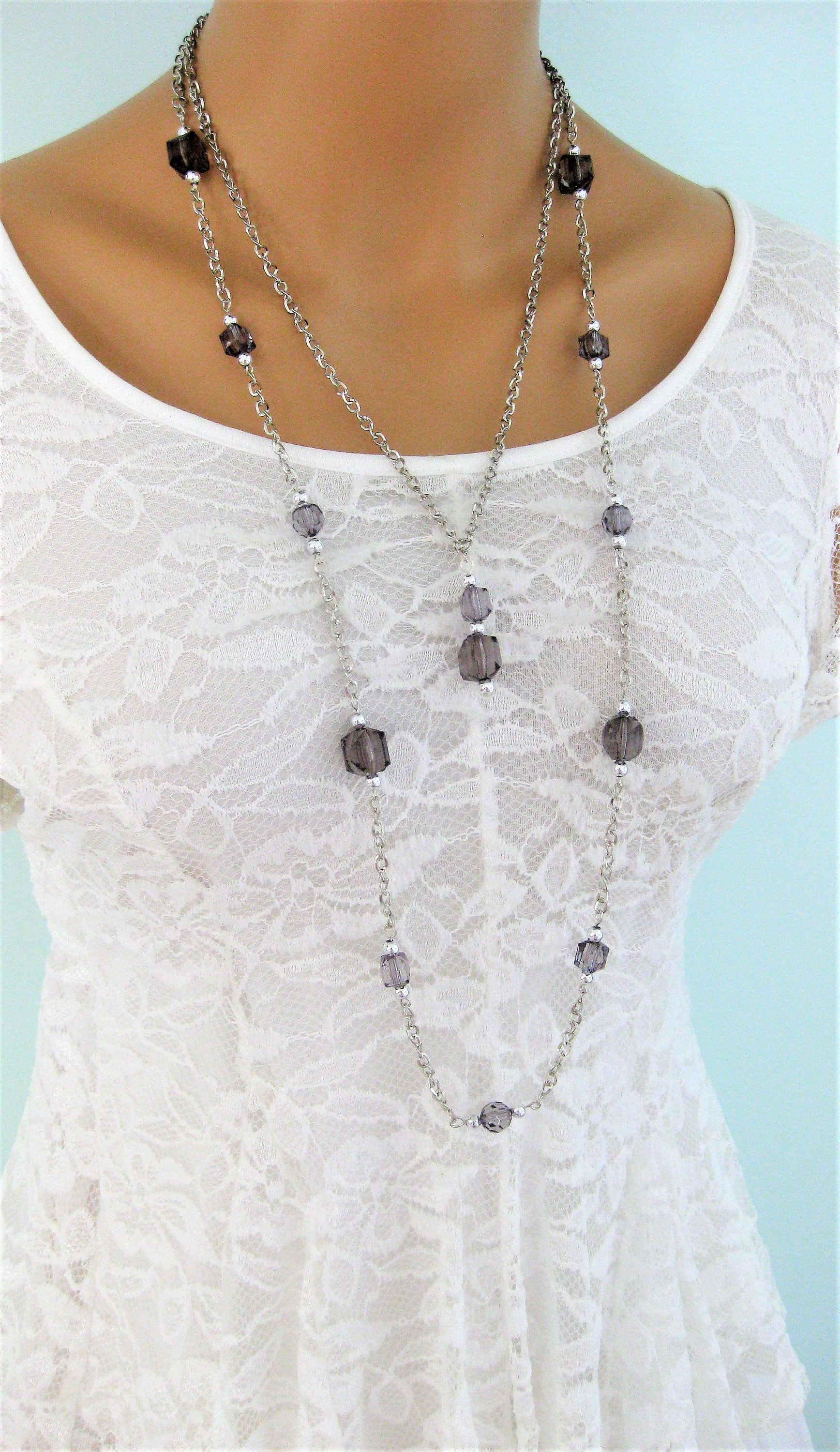 Graue Perlen Multi-strang-Halskette Lange Silberkette, Acrylperlen von RalstonOriginals