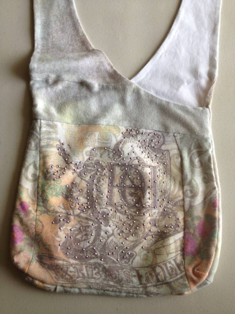 Handgemachte Upcycled Floral Hobo Schulter Geldbörse von RamblinRoseCrafts