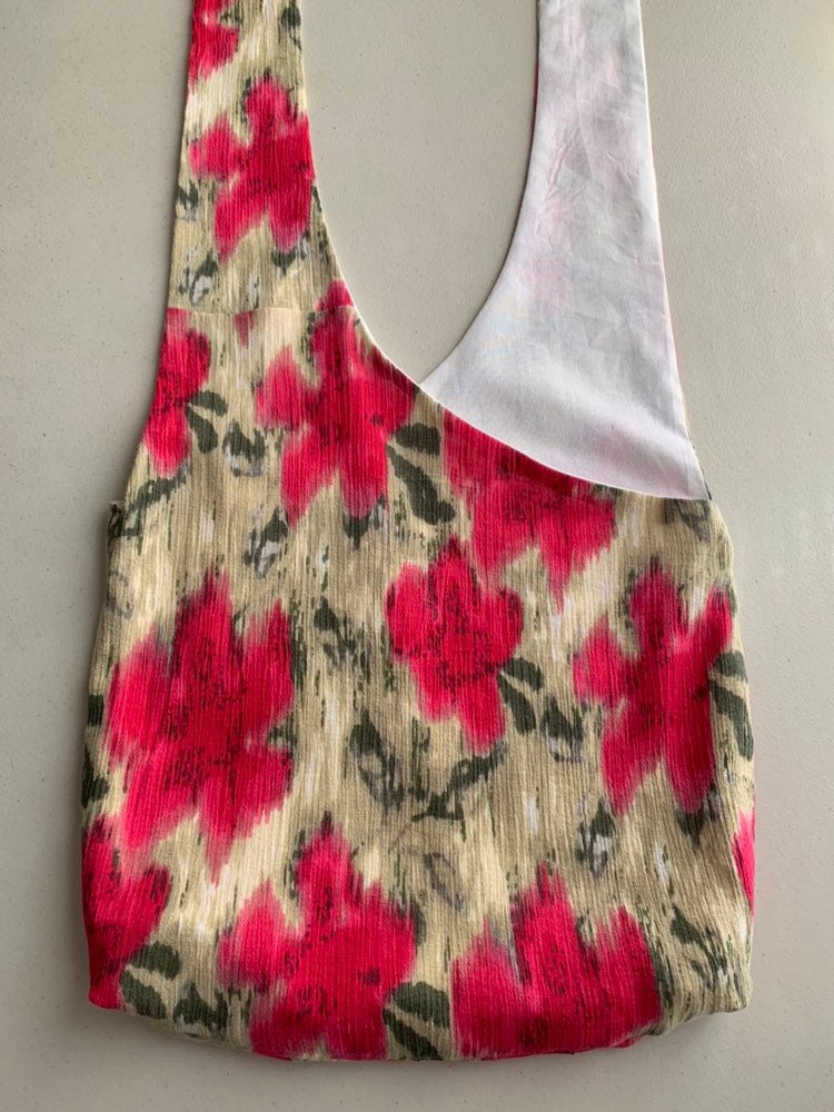 Handgemachte Upcycled Blumen Print Hobo Schultertasche Geldbörse von RamblinRoseCrafts