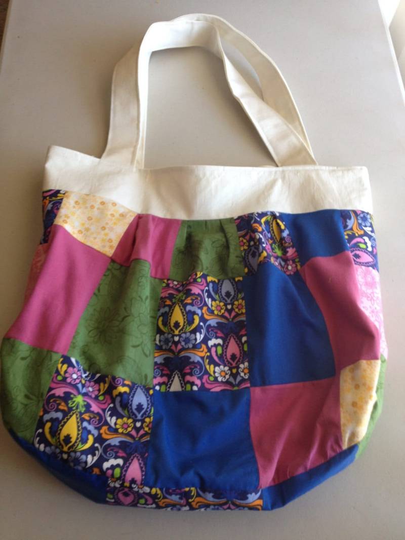 Handgemachte Upcycled Multi Color Print Patchwork Schultertasche von RamblinRoseCrafts