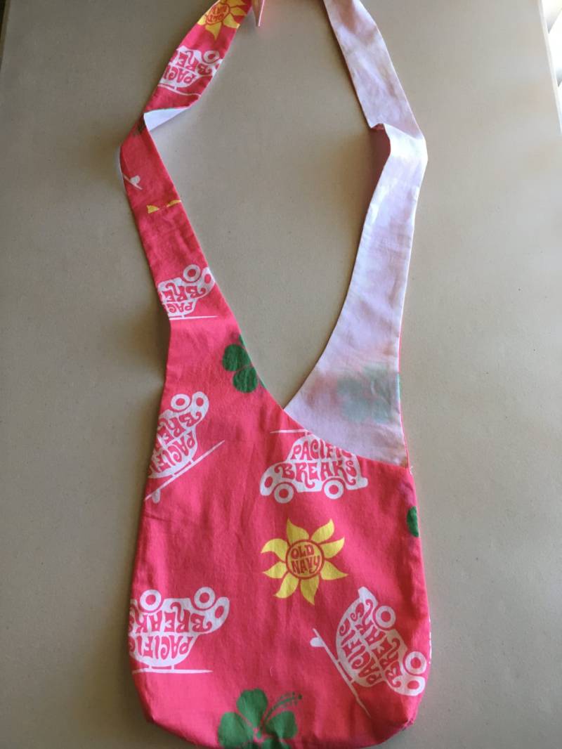 Handgemachte Upcycled Pink Print Hobo Schultertasche von RamblinRoseCrafts