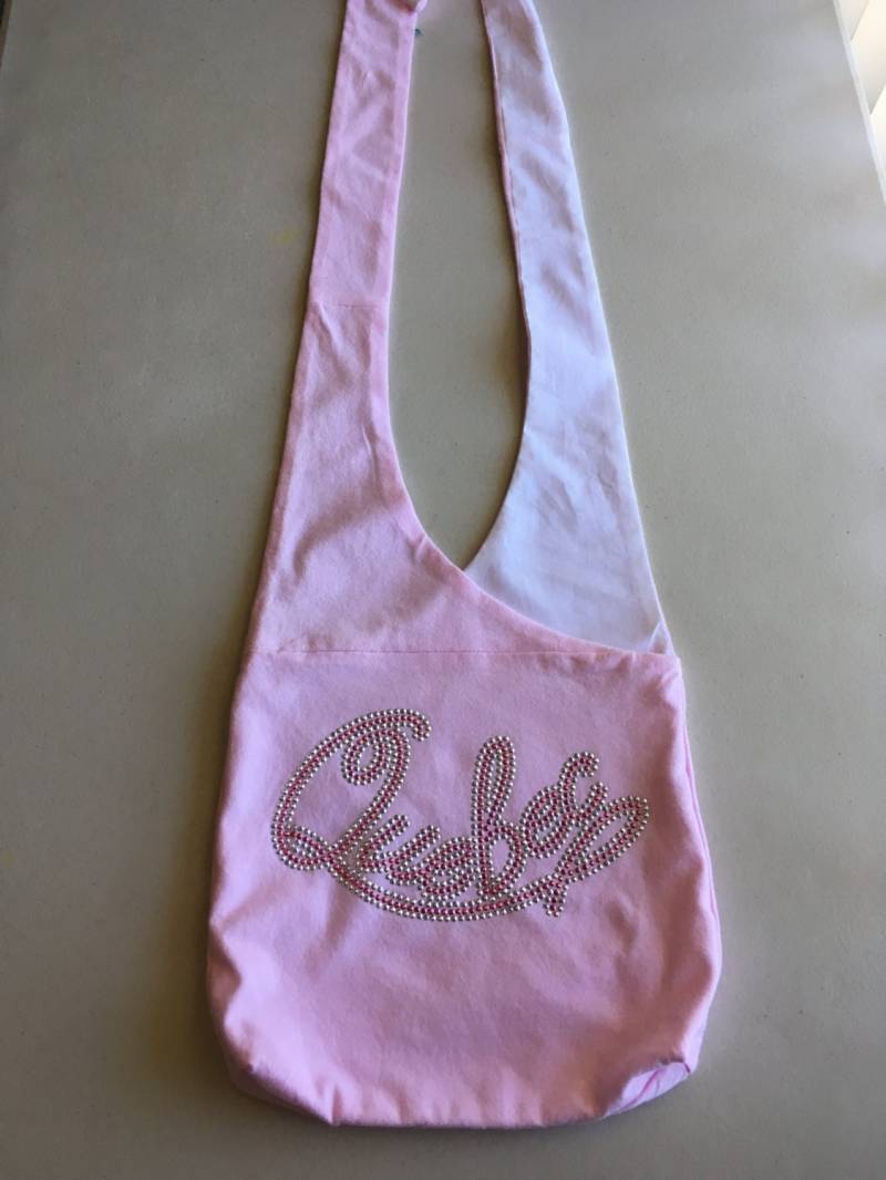 Handgemachte Upcycled Rosafarbene Quebec Hobo Schultertasche von RamblinRoseCrafts