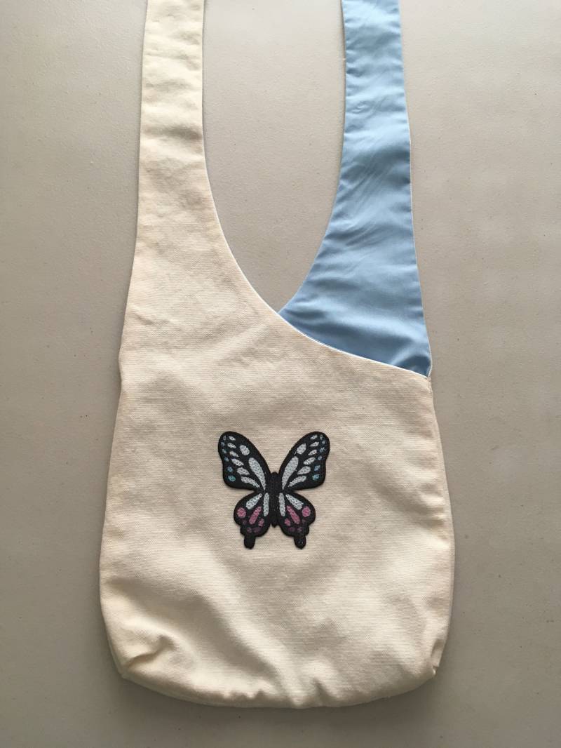 Handgemachte Upcycled Schmetterling Applikation Hobo Schulter Geldbörse von RamblinRoseCrafts