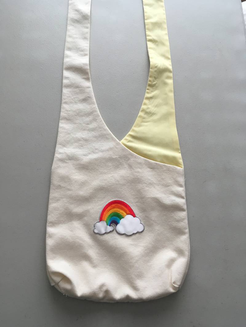 Handgemachte Upcycled Regenbogen Applikation Hobo Schulter Geldbörse von RamblinRoseCrafts
