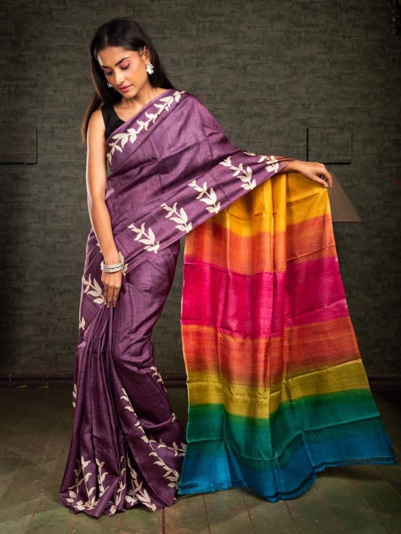 Neueste Lila Saree Mit Multicolor Aanchal | Perfekte Party Wear Blusenstück von RamdhanuEthnicIndia