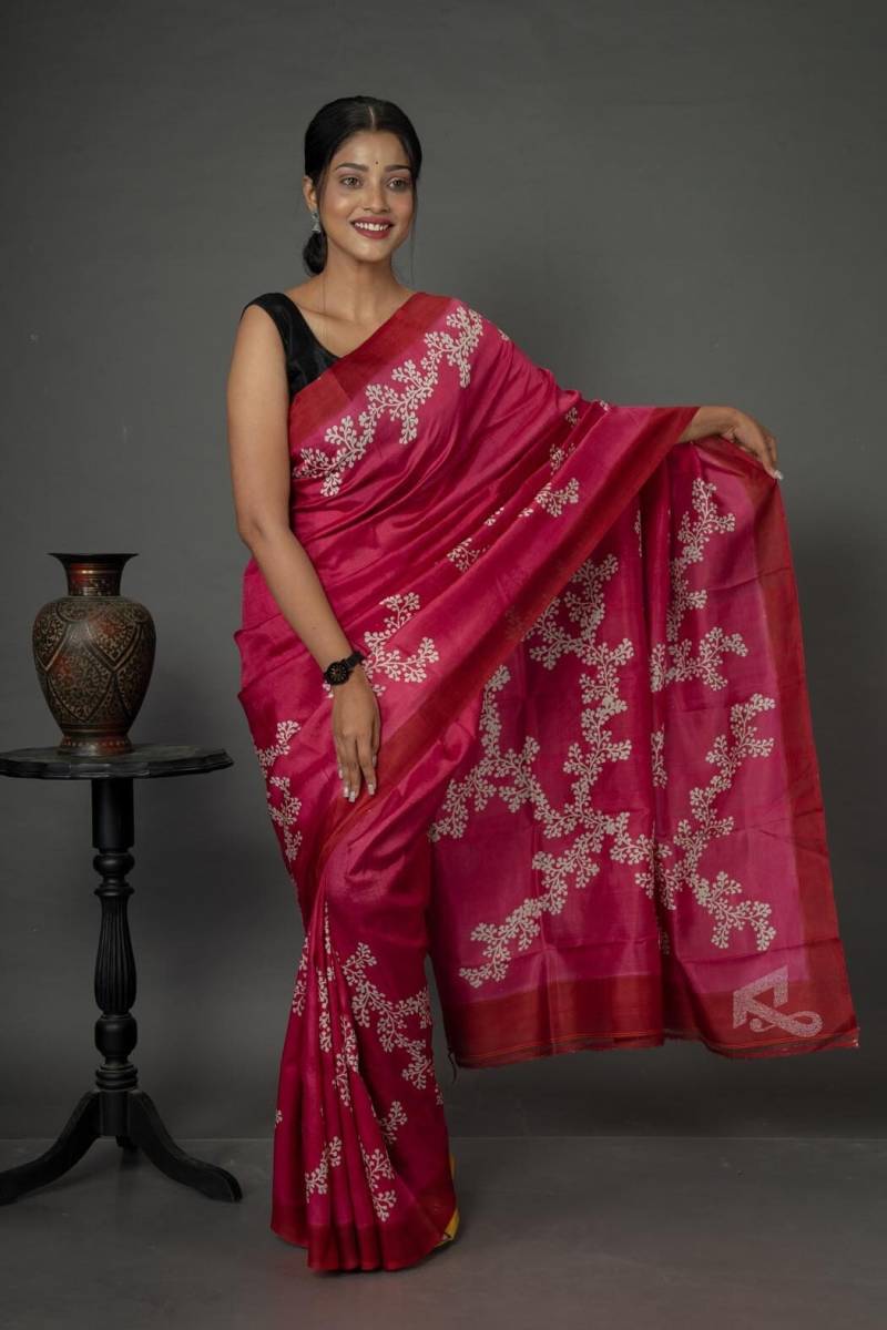 Tiefrosa Maulbeerseide Saree Handblockblumendruck von RamdhanuEthnicIndia