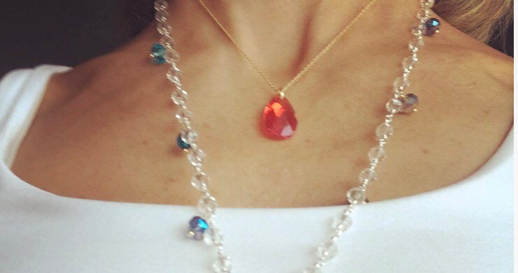 Wunderschöner Swarowski Anhänger in Birnenform von RamiJewelry