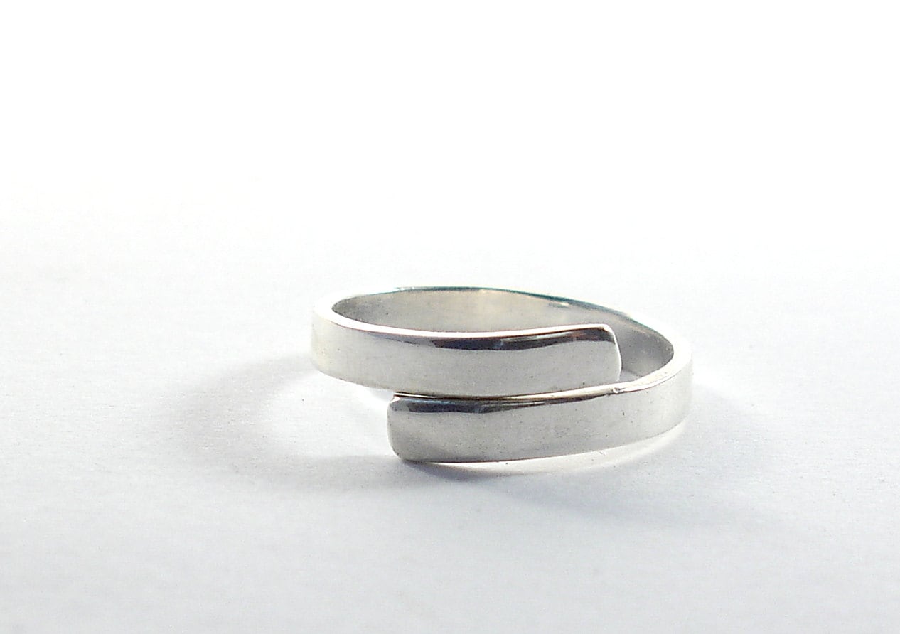 Silber Damen Ring 925 Mit Einem Überlagerten Band. Minimaler Ring. Silber-Schmuck. Einfacher Silberring Silber Damen Ring 925 Mit Einem Überlagerten Band. Minimaler Ring. Silber-Schmuck. Einfacher Silberring von RamixBijoux