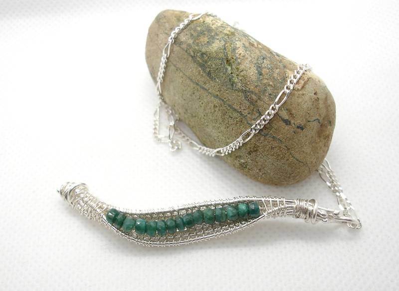 Silberne Halskette Und Smaragde. Silberschmuck. Mit Anhänger Für Frauen. Geschenk Sie. Wire Wrap Halskette Silberne Halskette Und Smaragde. Silberschmuck. Mit Anhänger Für Frauen. Geschenk Sie. Wire Wrap Halskette von RamixBijoux