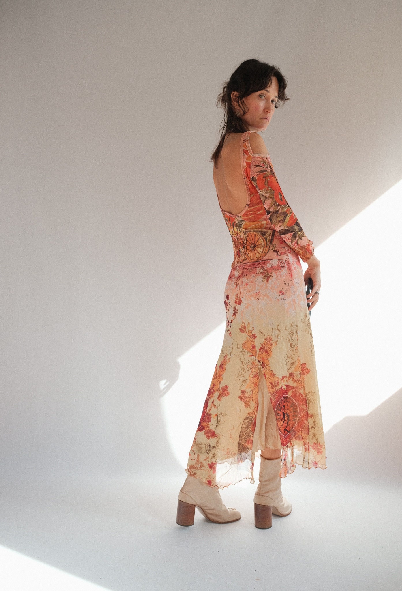 Kultiges "Save The Queen' Netz Maxi Cutout Rückenfreies Kleid von RamonaRamonas