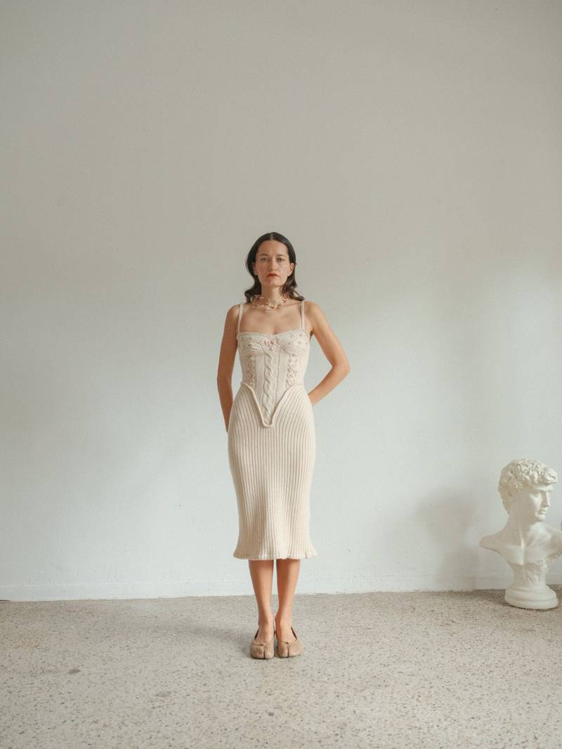 Außergewöhnliches Beiges Korsett Strickkleid Mit Blumen Verzierung Xs von RamonasArchives