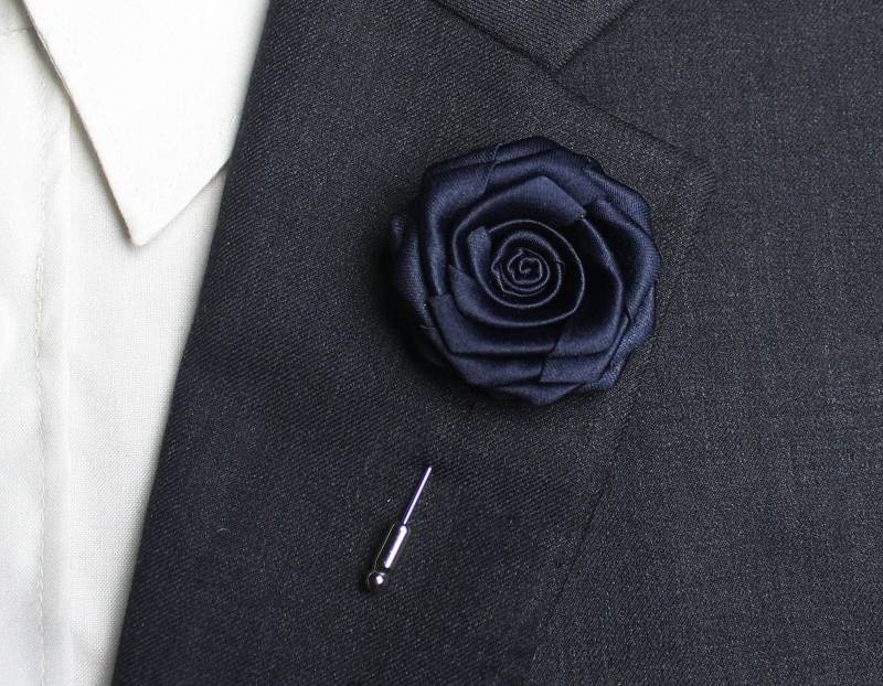 Navy Blue Blumen Revers Pins Männer Für Groomsmen Geschenk, Bräutigam Satin Herren Anzug Brosche Pin Zubehör Boutonnierre von RamoooHandmade