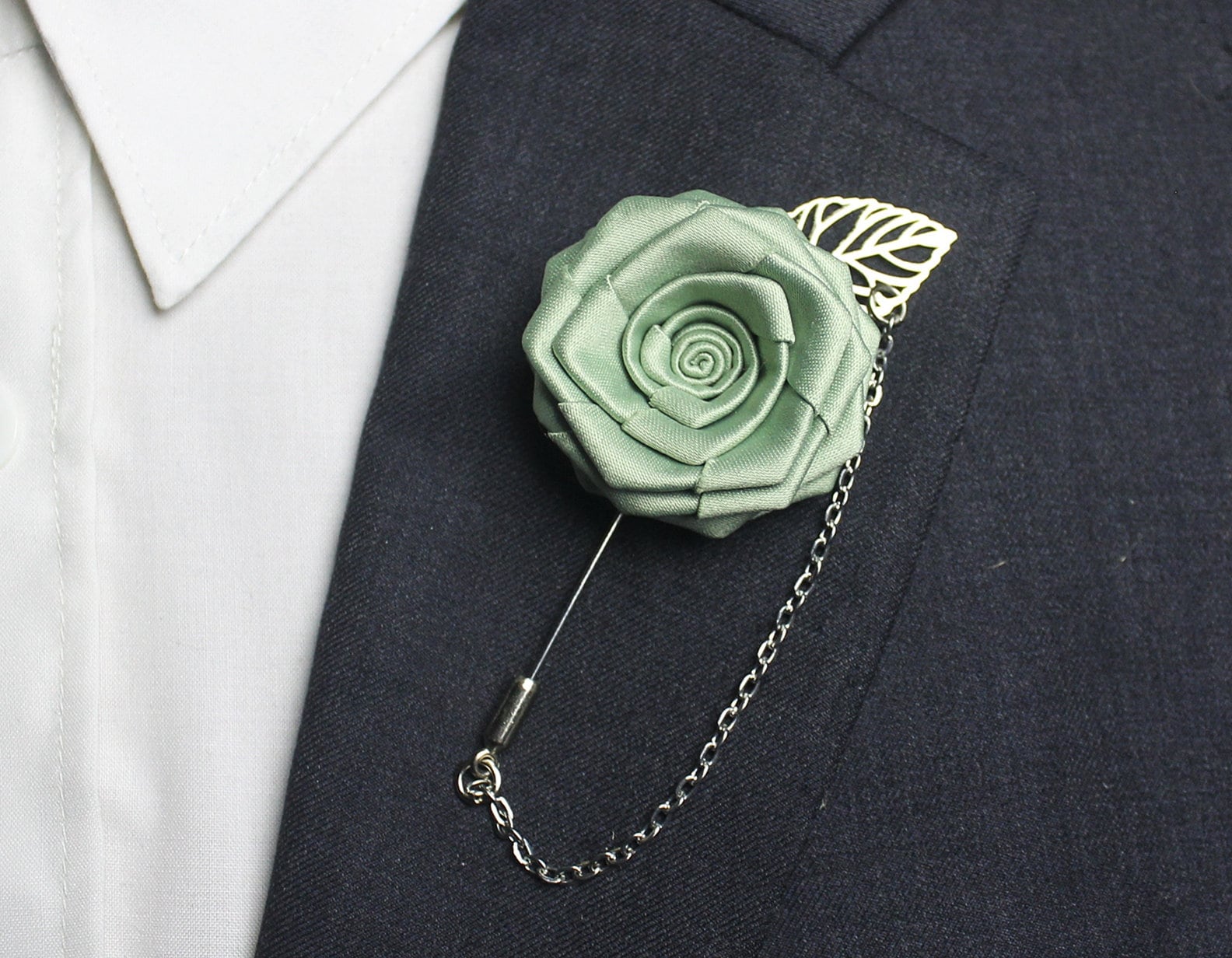 Sage Grüne Revers Pin Kette, Anzug Rose Hochzeit Pins Männer Für Bräutigam Trauzeugen, Boutonnieres Blume, Anstecknadel Set Von 10 von RamoooHandmade