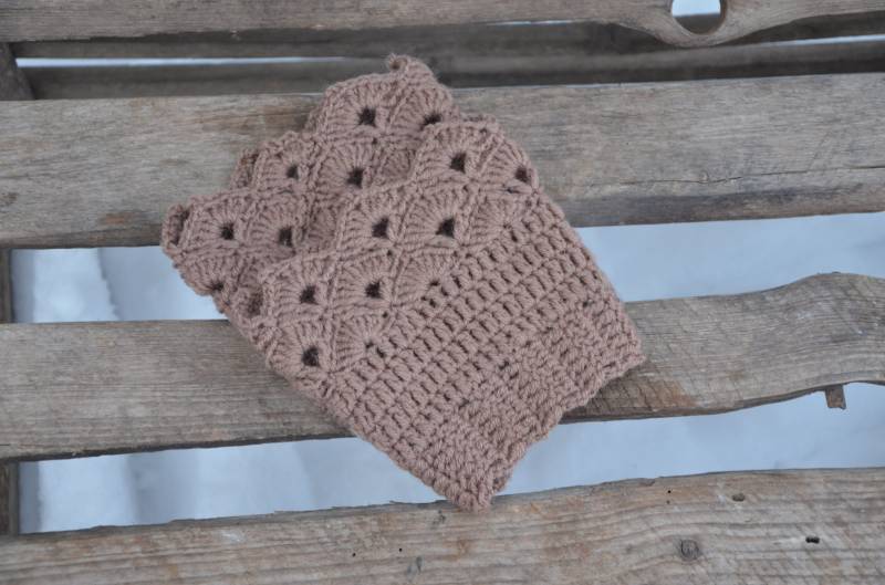 Braune Stiefel Manschetten Für Frauen Oder Mädchen Braun Ebe Wärmer Häkeln Topper Liner Hohe Socken Zubehör von RamuneCrochet