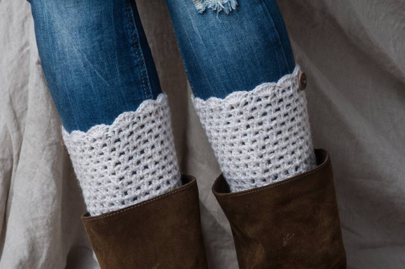 Creme Stiefel Manschetten/Häkeln Handgefertigt Mit Knöpfen Beinwärmer/Boot Topper Geknöpft/Hohe Socken Frauen Teenager Mädchen Geschenkidee von RamuneCrochet