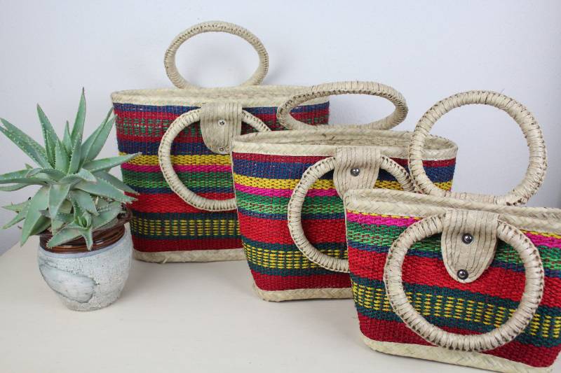 Bunte Handgemachte Gewebte Palmenblatt Tasche Mit Rundem Handel-Boho-Hippie-Unikat-Organic-Upcycled-Naturfaser-Markttasche-Festival-Fiesta-Dekor von RanchoAlpino