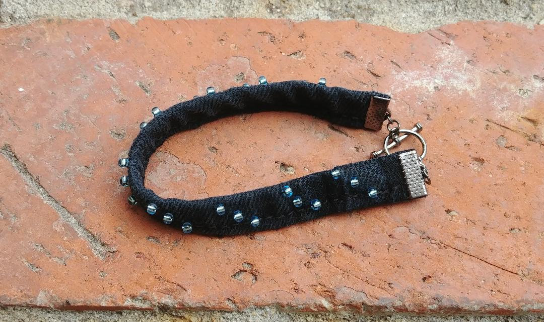Armband Denim, Schwarze Perlenarmband, Jeans, Denim Schmuck, Perlenarmband Boho Country Western Rustikal W13 Armband Denim, Schwarze Perlenarmband, Jeans, Denim Schmuck, Perlenarmband Boho Country Western Rustikal W13 von RanchoArt