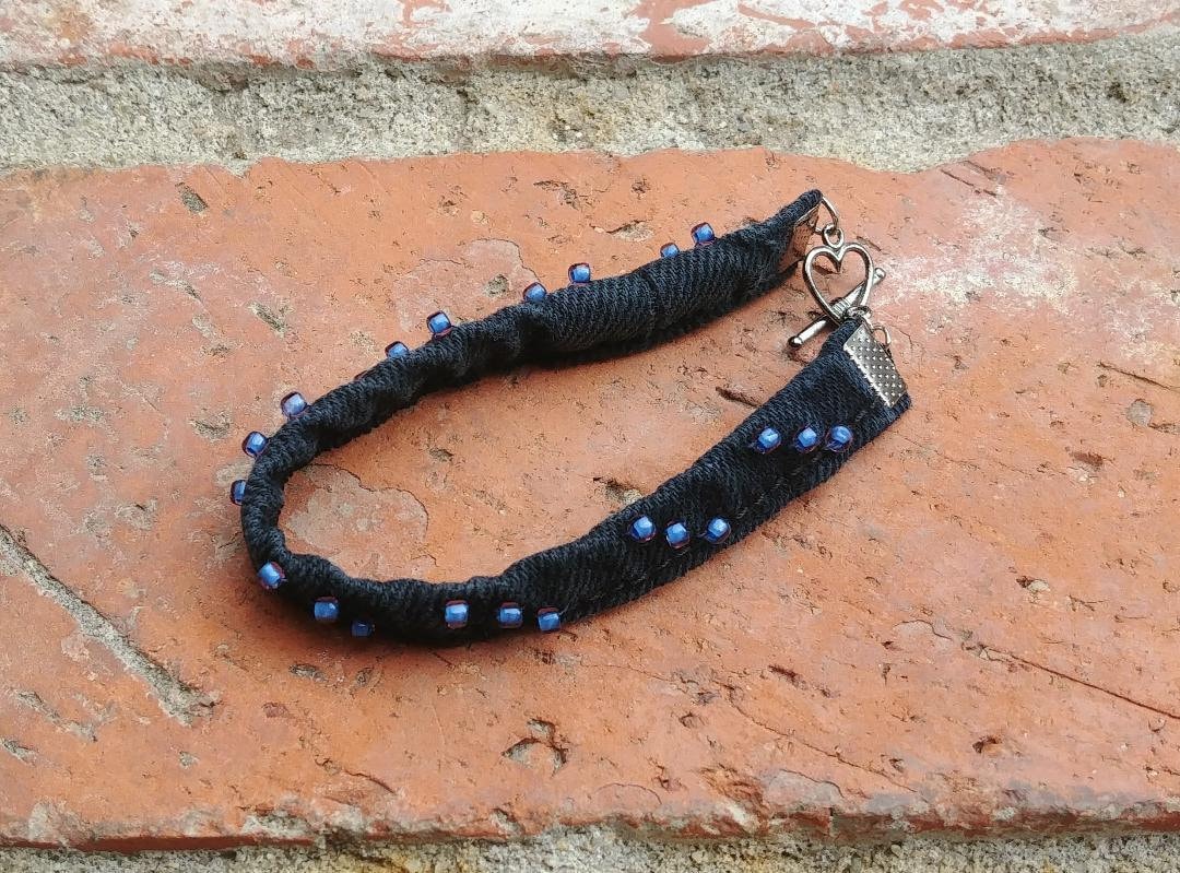 Armband Denim, Schwarze Perlenarmband, Jeans Schwarz, Denim Schmuck, Perlenarmband Boho Country Western Schmuck W4 Armband Denim, Schwarze Perlenarmband, Jeans Schwarz, Denim Schmuck, Perlenarmband Boho Country Western Schmuck W4 von RanchoArt