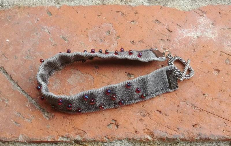 Armband Denim Perlen, Jeans Grau, Upcycled, Schmuck, Perlen Rot, Rot Recycelt, Perlenschmuck W18 Armband Denim Perlen, Jeans Grau, Upcycled, Schmuck, Perlen Rot, Rot Recycelt, Perlenschmuck W18 von RanchoArt