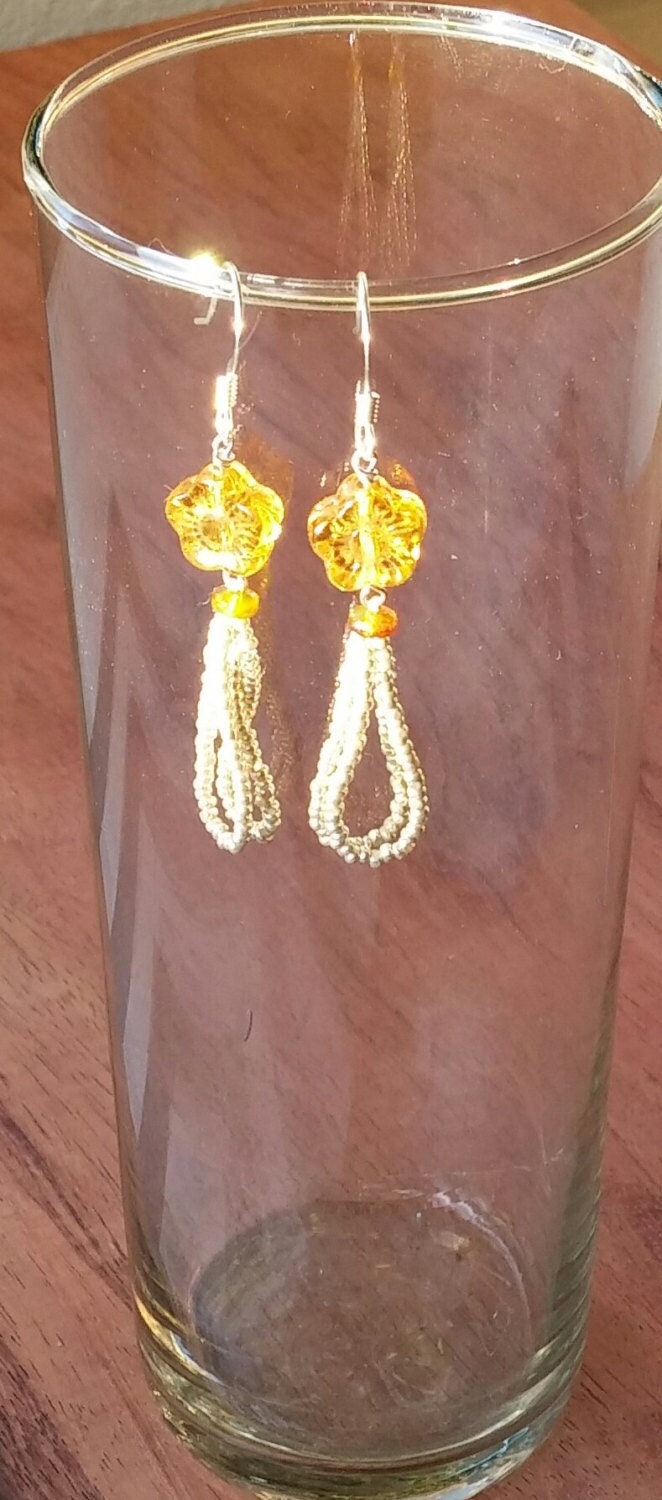Blumen Ohrringe, Ohrringe Orange Blumen, Boho Schmuck, Metallic Gold Perlen, Glas Einzigartige Geschenk E19 Blumen Ohrringe, Ohrringe Orange Blumen, Boho Schmuck, Metallic Gold Perlen, Glas Einzigartige Geschenk E19 von RanchoArt