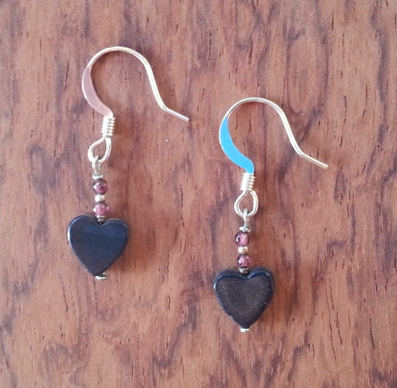 Herz Ohrringe, Ohrringe Funkelnde Herzen, Valentinstag Schmuck, Lila Perlen, Steinperlen Blau, Liebe, Geschenk Für Sie E03 Herz Ohrringe, Ohrringe Funkelnde Herzen, Valentinstag Schmuck, Lila Perlen, Steinperlen Blau, Liebe, Geschenk Für Sie E03 von RanchoArt