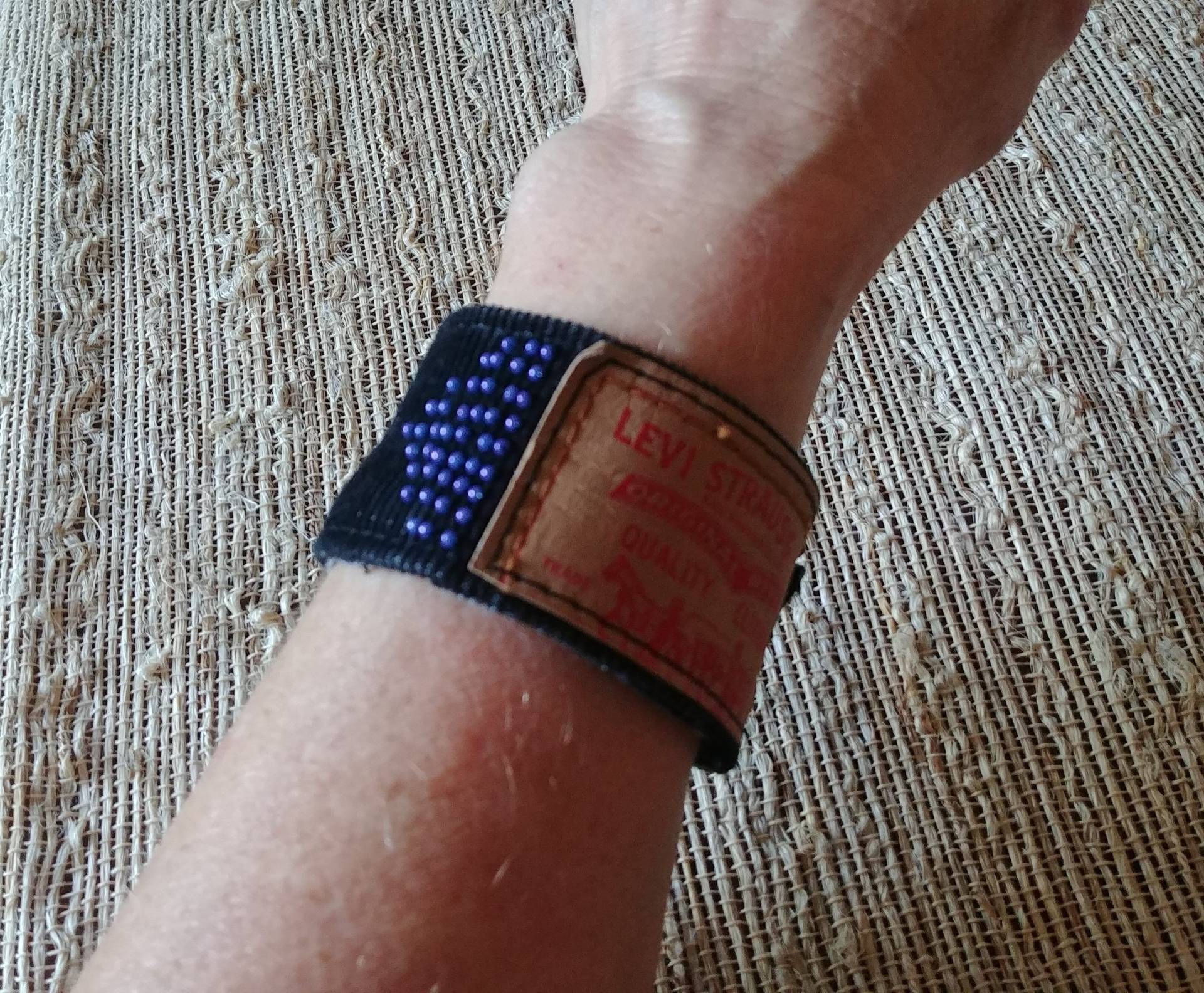 Manschette Armband Cord, Schwarze Jeans Armband, Levis Recycling Denim Schmuck, Schwarz, Statement-Armband, Geschenk 46 Manschette Armband Cord, Schwarze Jeans Armband, Levis Recycling Denim Schmuck, Schwarz, Statement-Armband, Geschenk 46 von RanchoArt