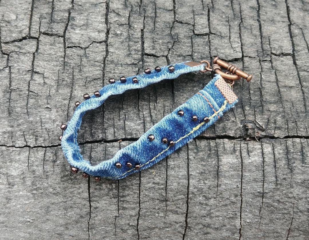 Manschette Armband Denim, Blaue Jeans Armband, Denim Perlen Schmuck, Kupfer Perlen, Recyceltes Boho Schmuck W12 Manschette Armband Denim, Blaue Jeans Armband, Denim Perlen Schmuck, Kupfer Perlen, Recyceltes Boho Schmuck W12 von RanchoArt