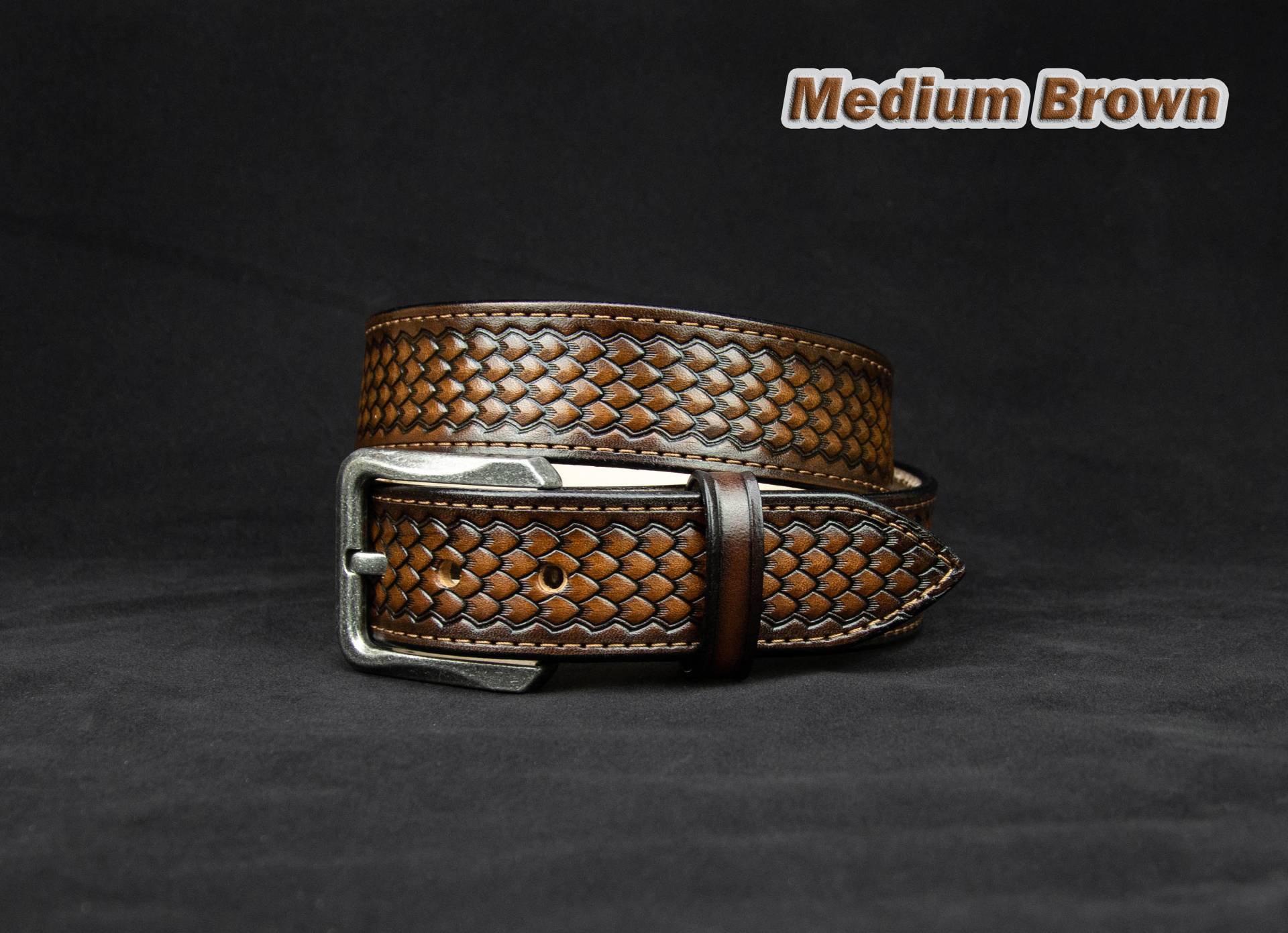 Personalisierter Westerngürtel Aus Punziertem Leder Drachenschuppe Personalisierter Westerngürtel Aus Punziertem Leder Drachenschuppe von RanchoStyle